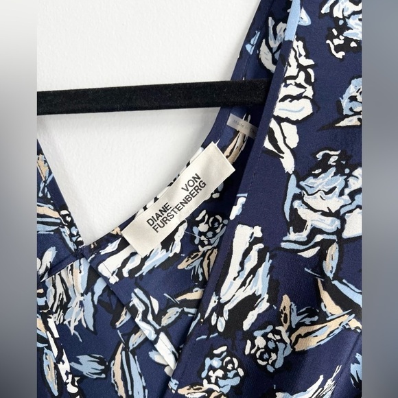 NWOT! DIANE VON FURSTENBERG Size 8 • Silk Wrap Top Blue Floral Dress. - Picture 3 of 5